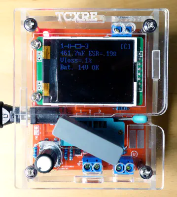 Testeur de composants ATMega en cours de mesure du condensateur C1